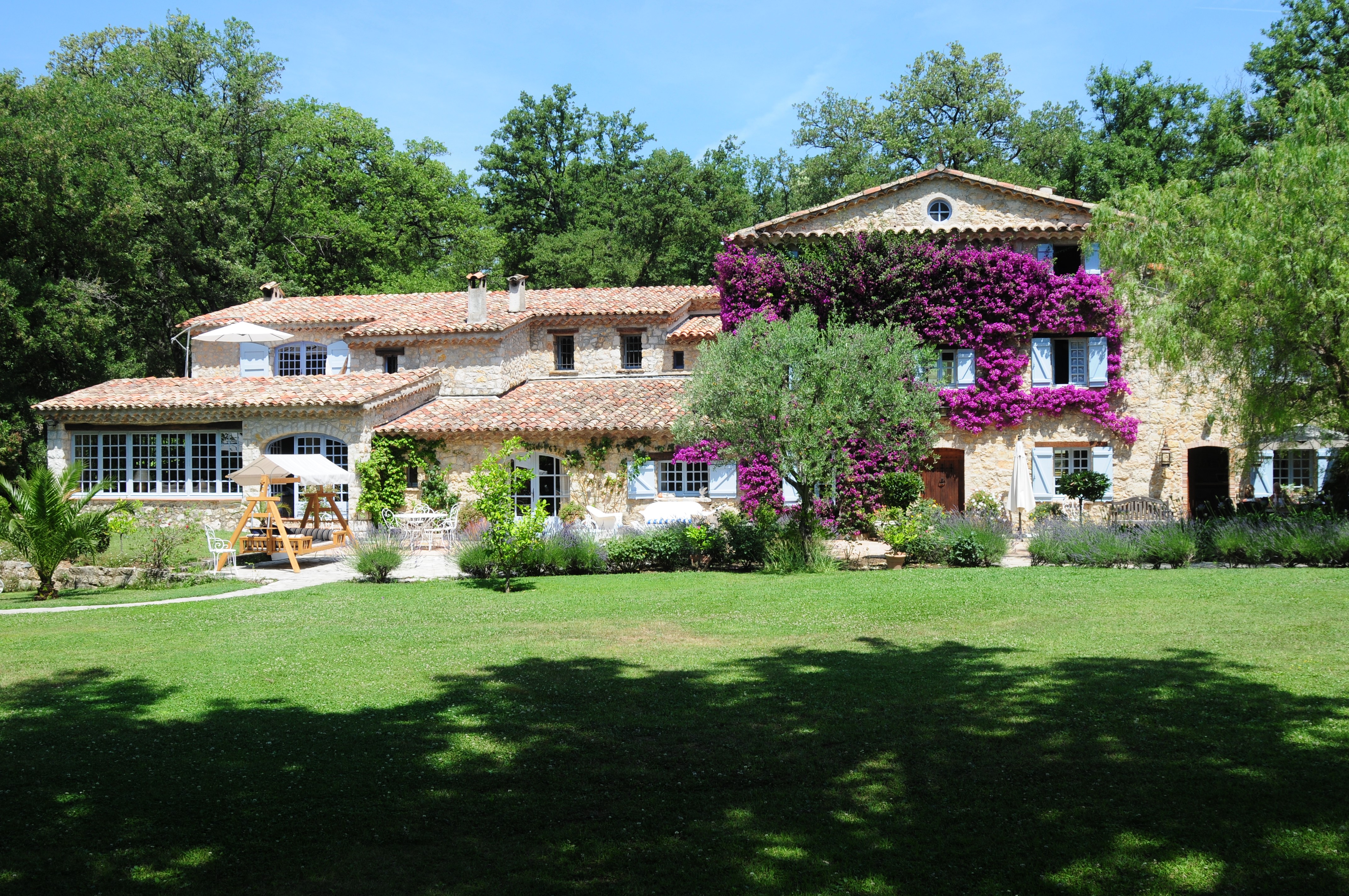 Sell your Villa in the South of France with our Unique Approach 